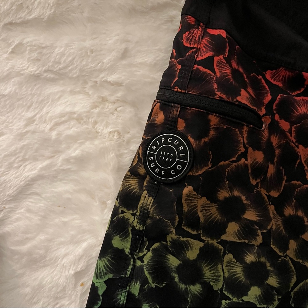 Rip curl trunks - Picture 3 of 4